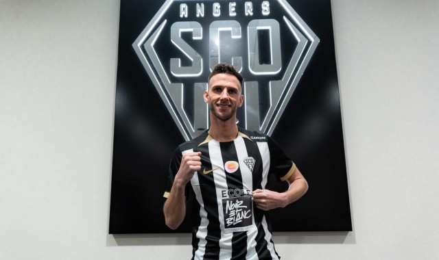 官方：昂热租借阿贾克斯中场范登博门至本赛季结束