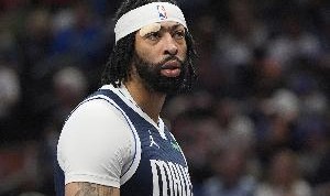 九游体育app-擎天白玉柱！浓眉带伤抛投绝杀&amp;制胜干扰 30分钟砍下34分15板5帽