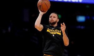 考辛斯：库里不只是历史最佳射手 他的终结和掩护被人忽视了