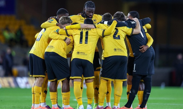 九游体育-VAR误判增多——狼队对阵埃弗顿失利中的点球误判解析