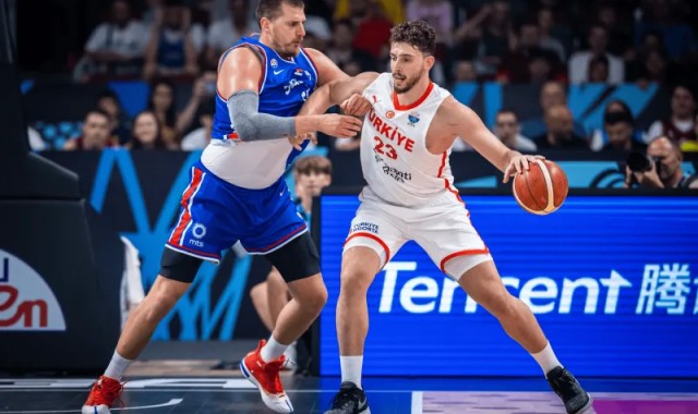 欧锦赛最精彩一战！申京怒砍28+13+8力压约基奇，土耳其力克塞尔维亚