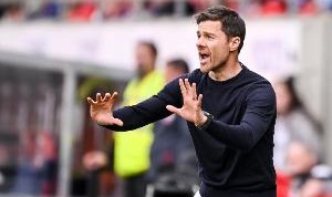 九游体育app-安帅危 罗马诺：老佛爷完全爱上阿隆索，皇马首选备选都是他