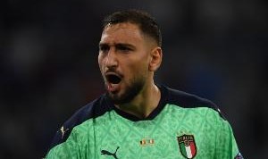 多纳鲁马已代表意大利出场74次，现排在该队队史第18位