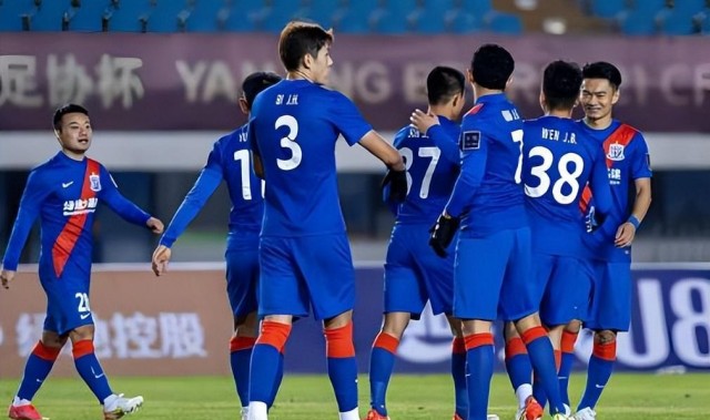 九游体育app-杨帅为何刚来申花就坐稳主力中卫，热身赛接连出战，原因找到了